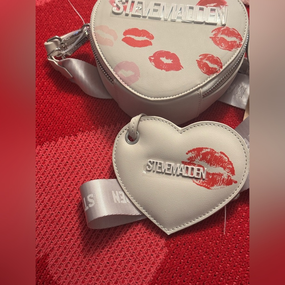 Steve Madden Valentines Kisses